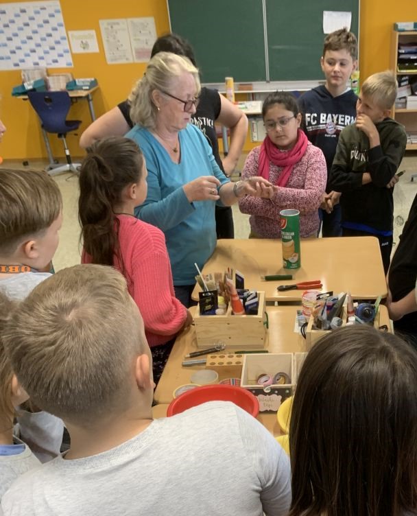 5. Klasse Regenmacher aus Chipsdosen 3